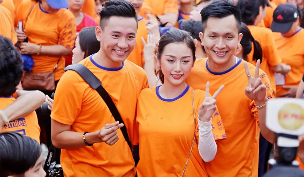 Áo thun đồng phục cổ tròn