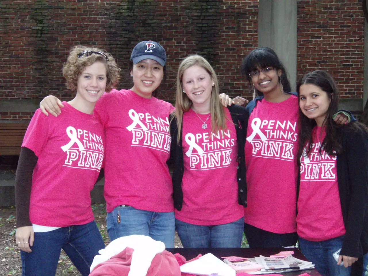 Áo thun lớp màu hồng