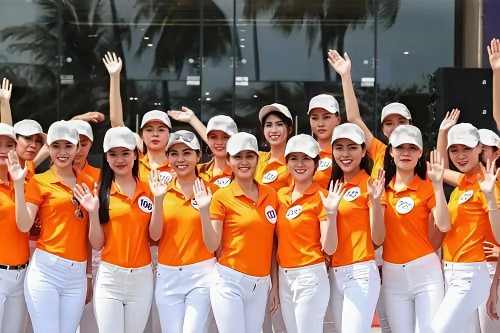 Áo thun sự kiện cho nhân viên lễ tân