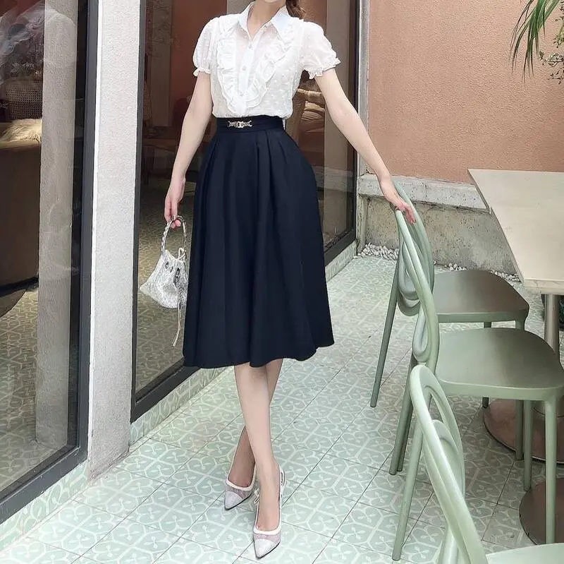 Chọn chân váy đồng phục cho dáng quả táo