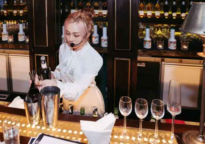 Chất liệu may đồng phục pha chế