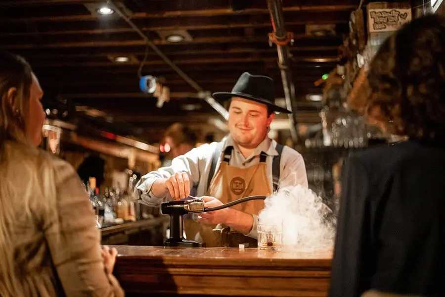 Đồng phục bartender cổ điển