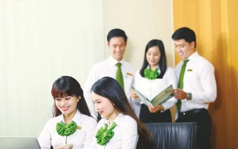 đồng phục ngân hàng Vietcombank