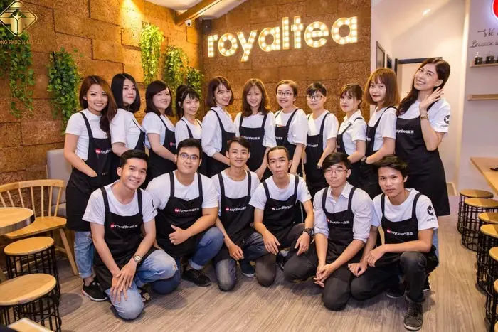 Phối tạp dề với áo thun