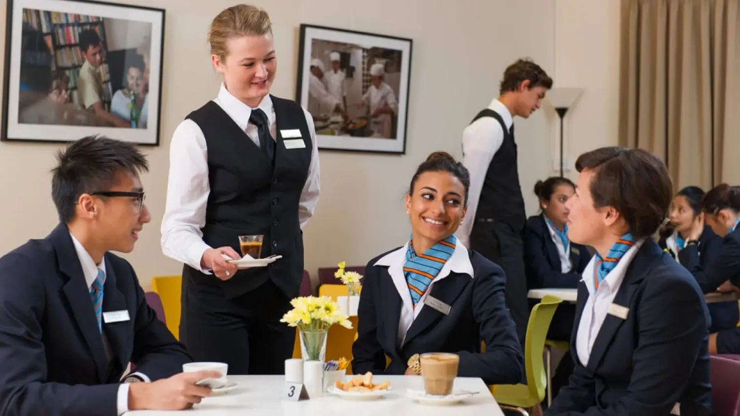 đồng phục phục vụ cho quản lý