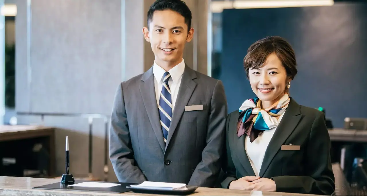 Đồng phục phục vụ cho lễ tân