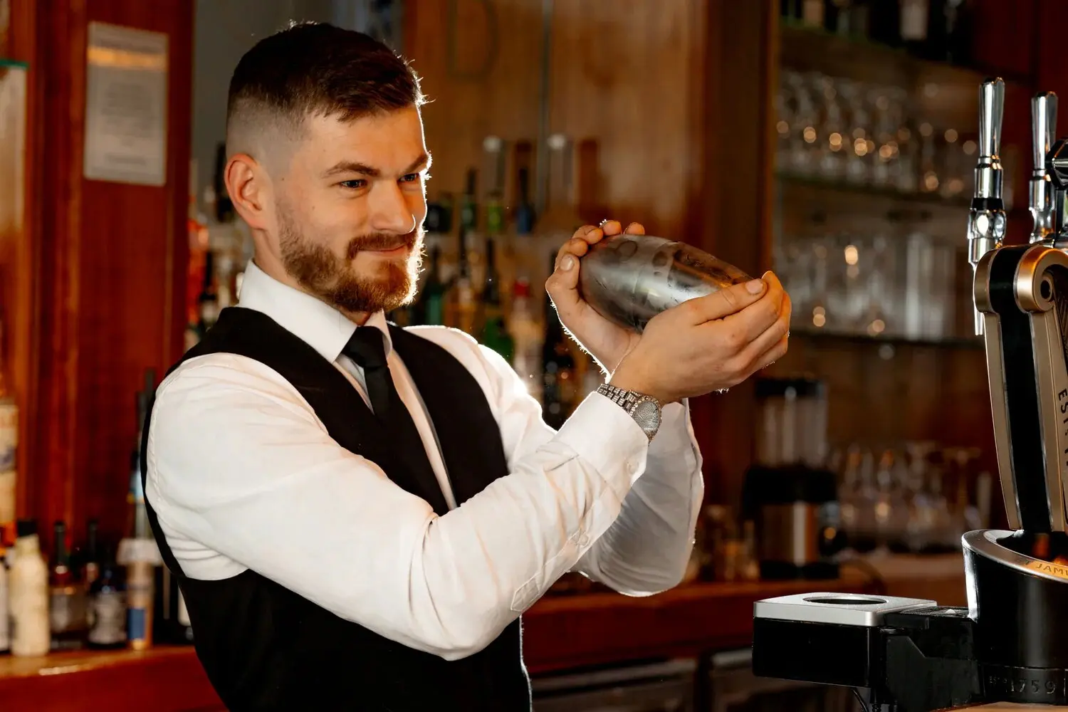 Đồng phục phục vụ cho bartender