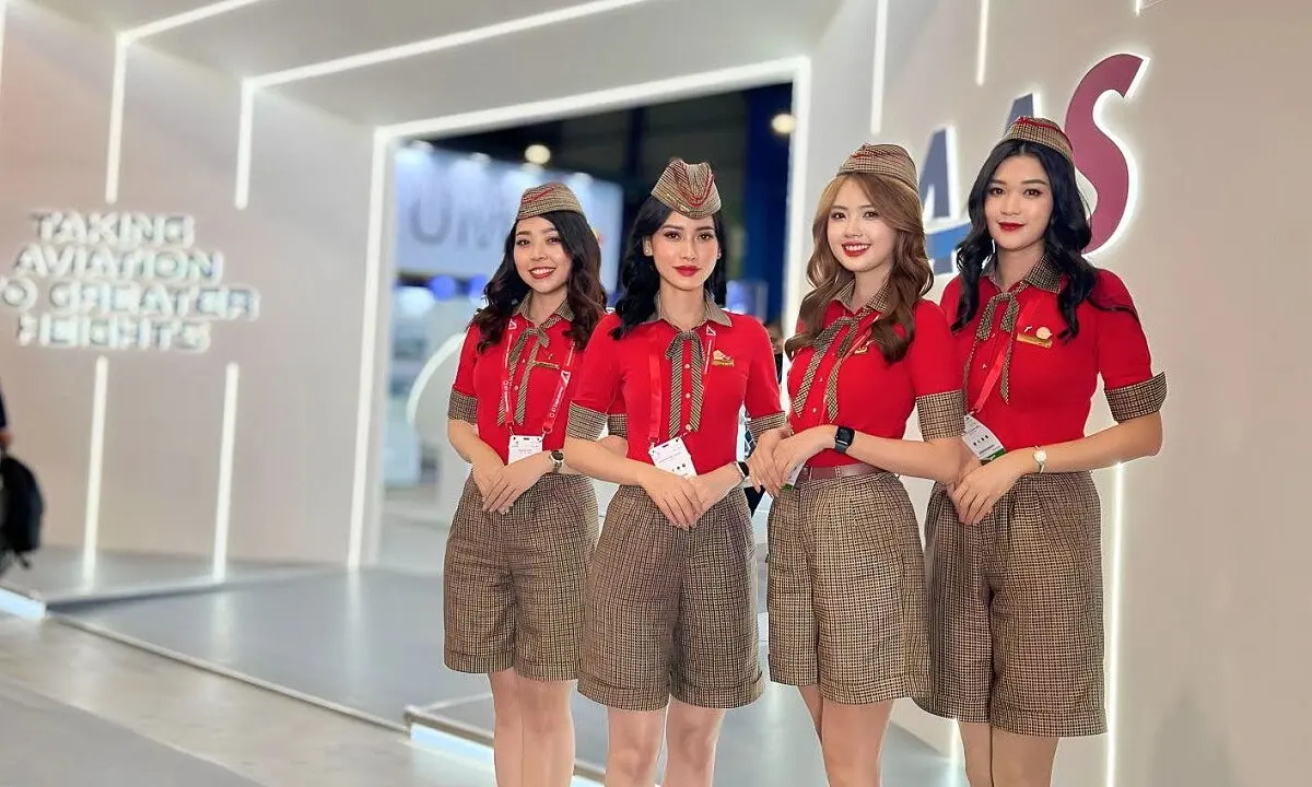  Đồng phục tiếp viên hàng không hãng Vietjet Air