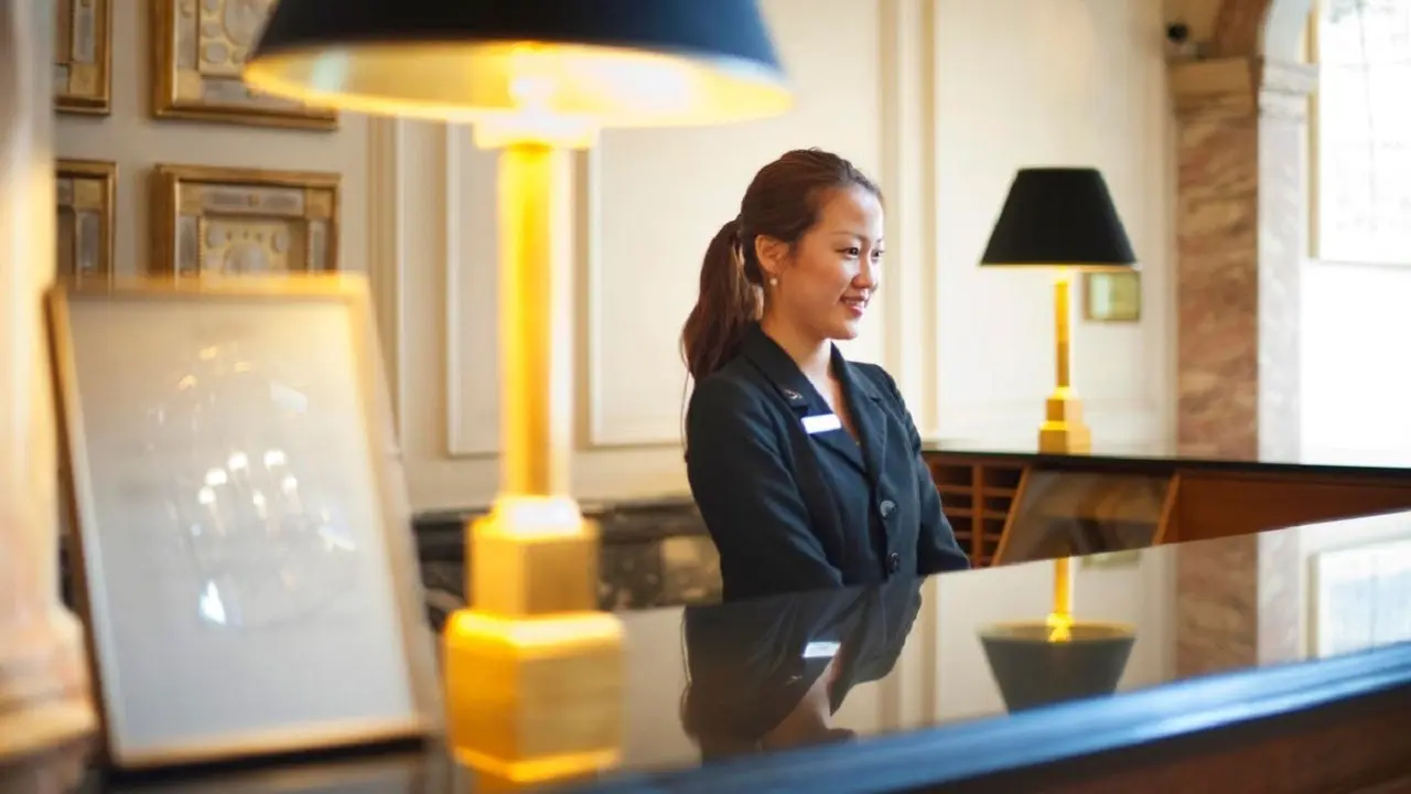 Mẫu áo đồng phục khách sạn đẹp phổ biến hiện nay