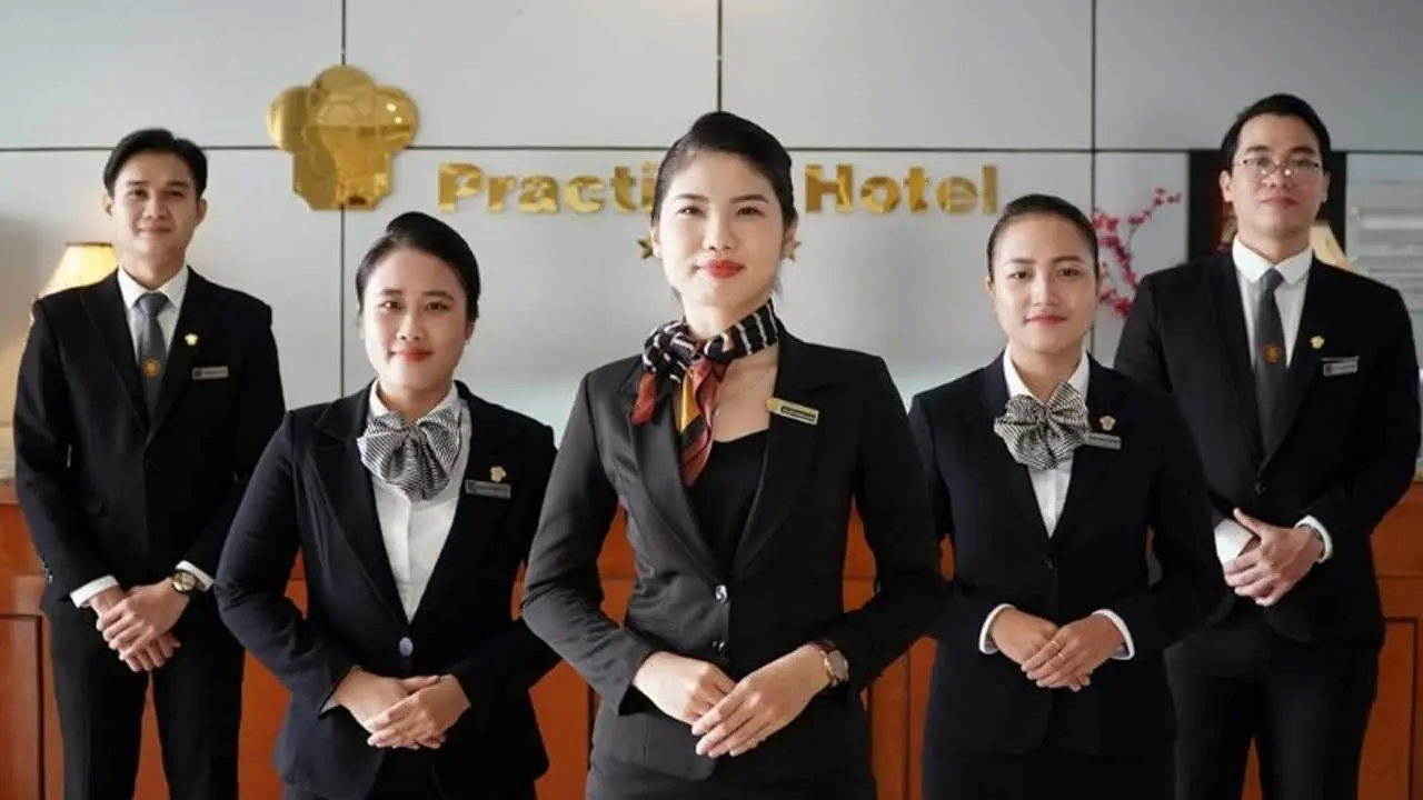 Tổng hợp các vai trò, lợi ích quan trọng của đồng phục nhà hàng khách sạn